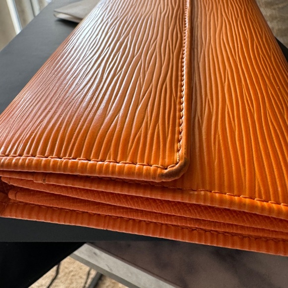 AUTHENTIC Vintage Louis Vuitton 2004 epi continental wallet ORANGE EPI. - Picture 8 of 16